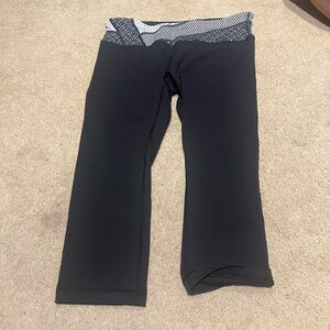 Lululemon leggings, capris, size 12, black, white, pattern